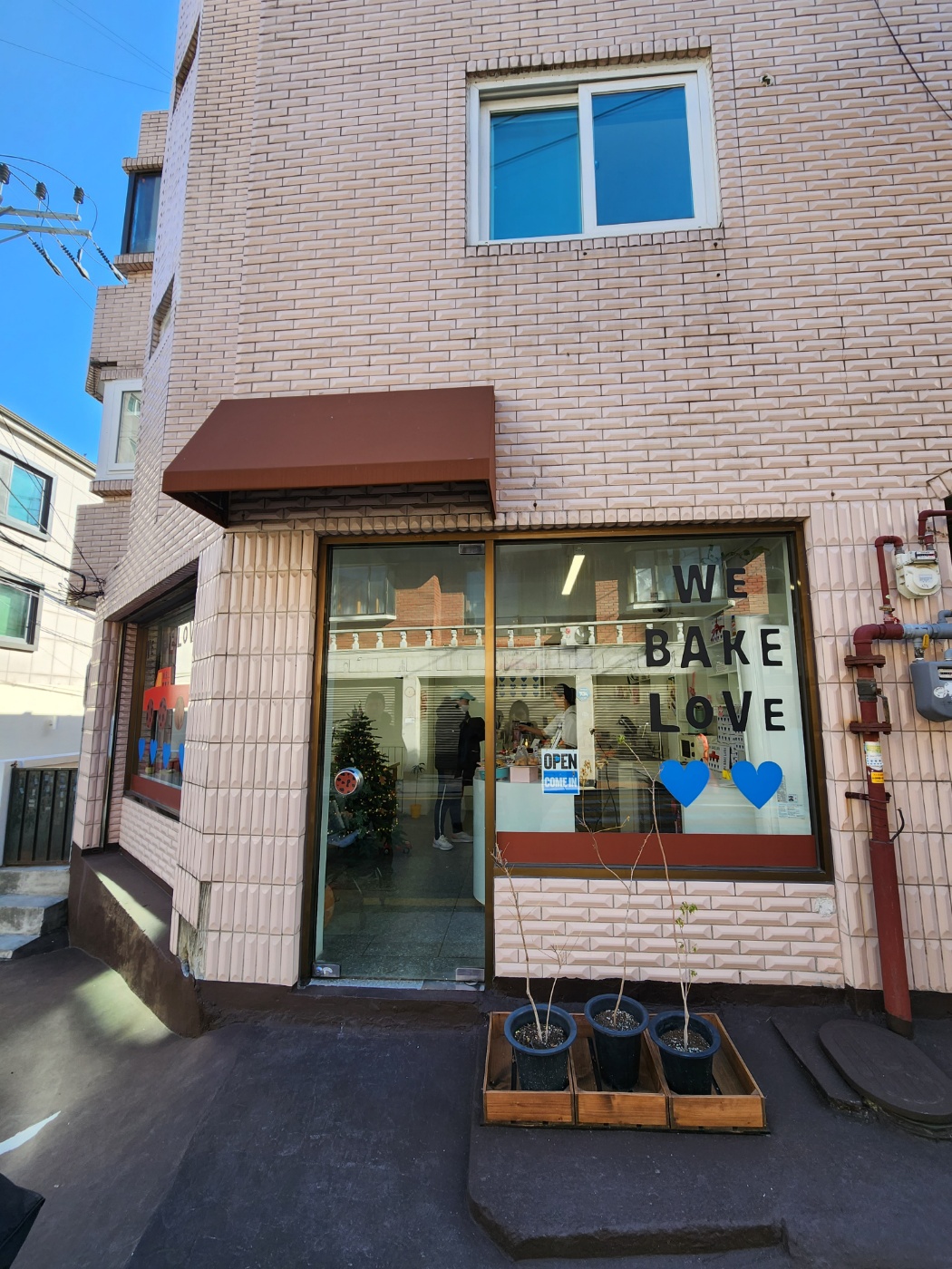 Exterior of We Bake Love at Hyochang Park, Yongsan-gu